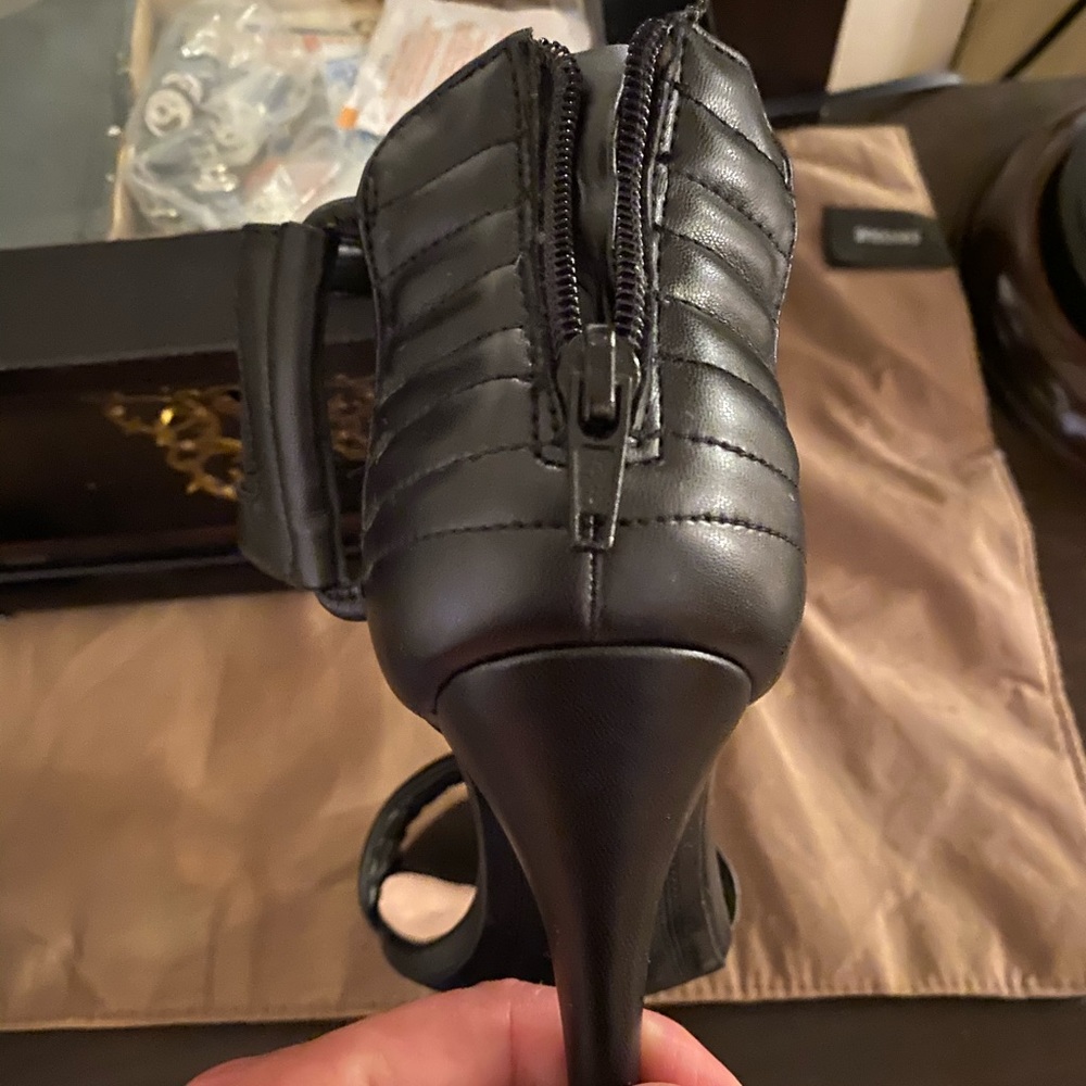 Heels - Picture 5 of 7